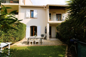 CARBAU Maisonnette pour 8 personnes dans une résidence privée avec piscine à Carqueiranne